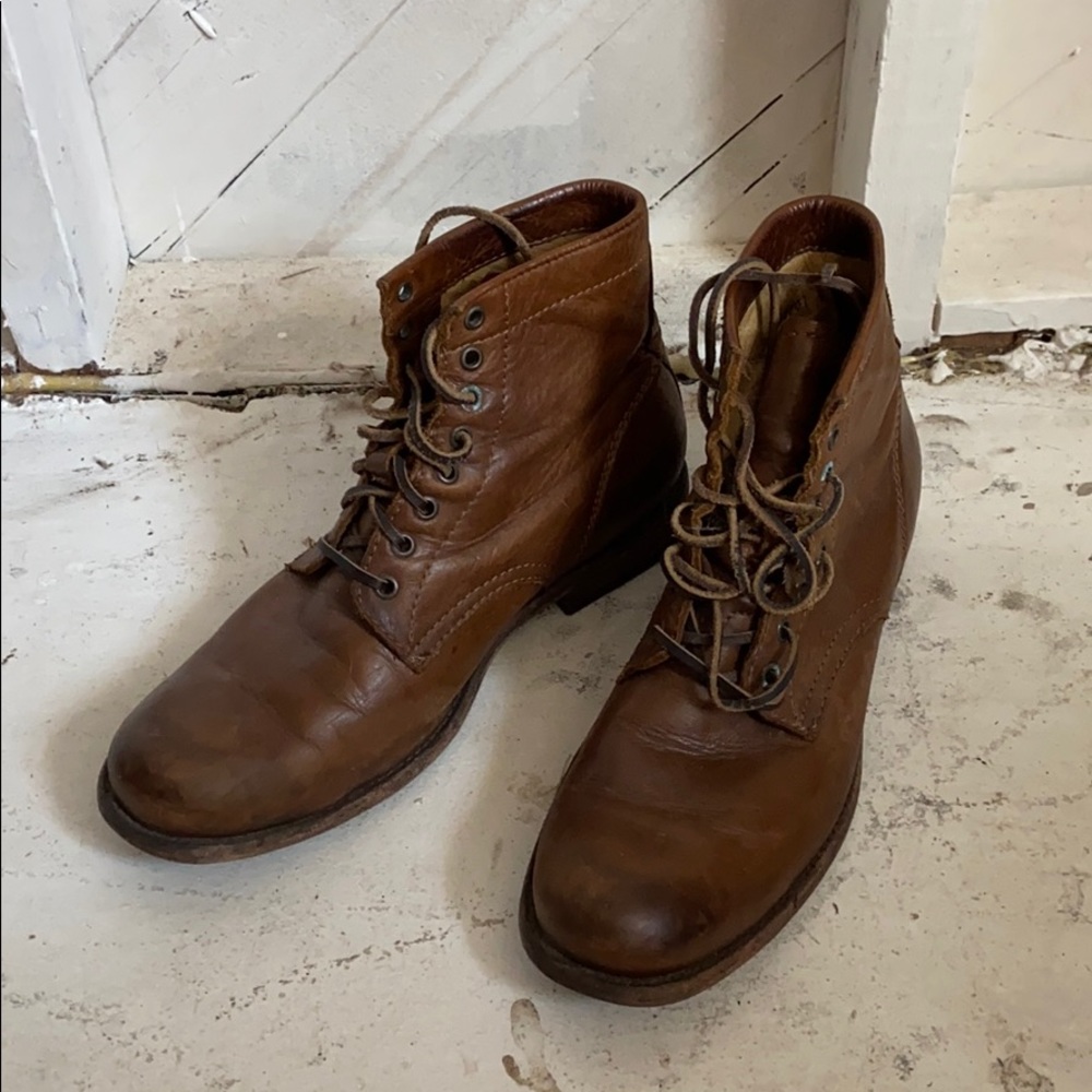Men’s Frye lace up boot